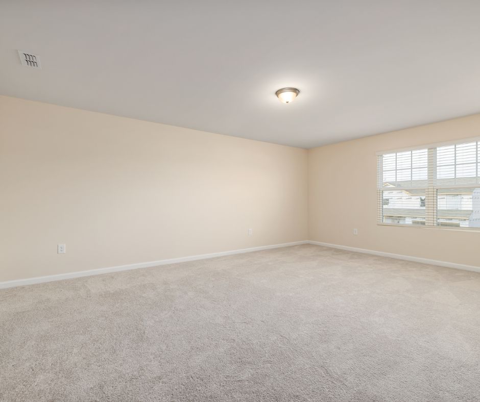 לפני שיפוץ משרדים - סביבה ישנה ומבולגנת